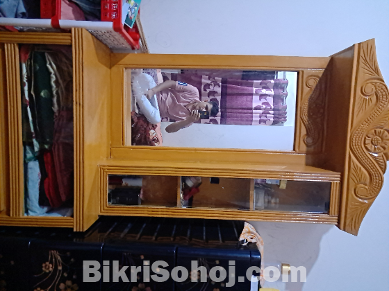 ড্রেসিং টেবিল